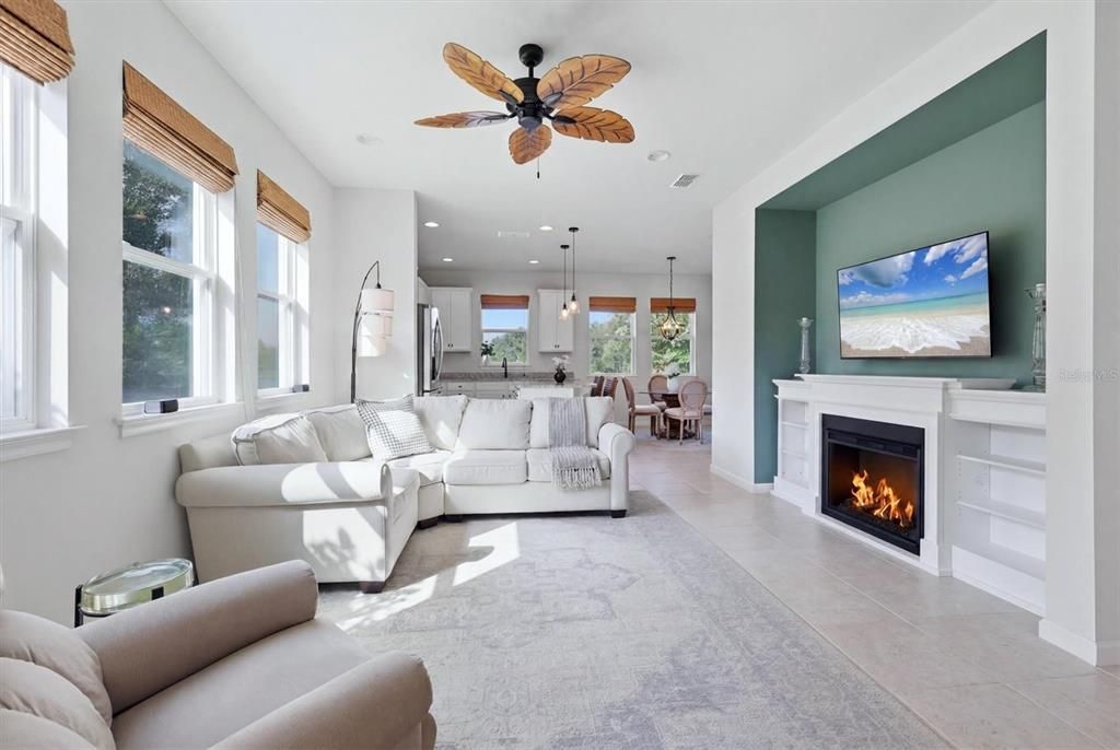 For Sale: $399,000 (3 beds, 3 baths, 1728 Square Feet)