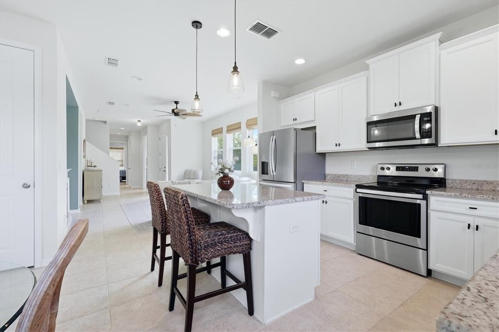 For Sale: $399,000 (3 beds, 3 baths, 1728 Square Feet)