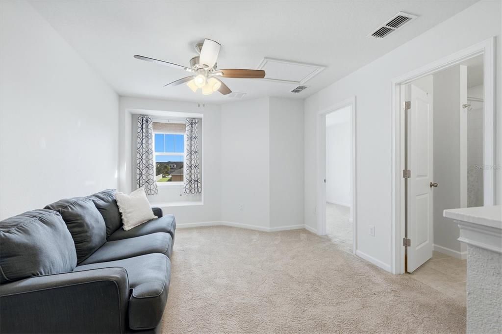 For Sale: $399,000 (3 beds, 3 baths, 1728 Square Feet)