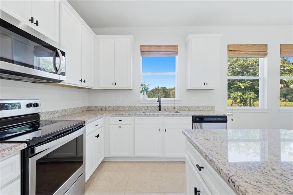 For Sale: $399,000 (3 beds, 3 baths, 1728 Square Feet)