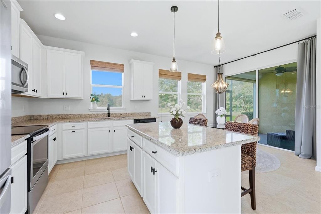 For Sale: $399,000 (3 beds, 3 baths, 1728 Square Feet)