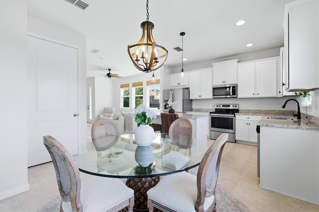 For Sale: $399,000 (3 beds, 3 baths, 1728 Square Feet)