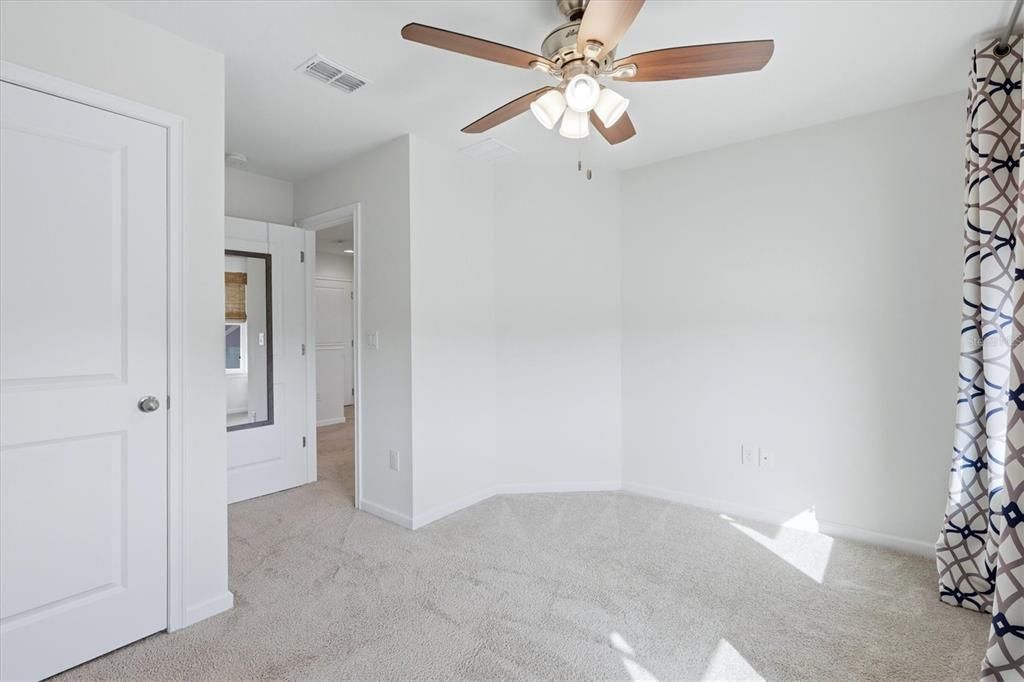 For Sale: $399,000 (3 beds, 3 baths, 1728 Square Feet)