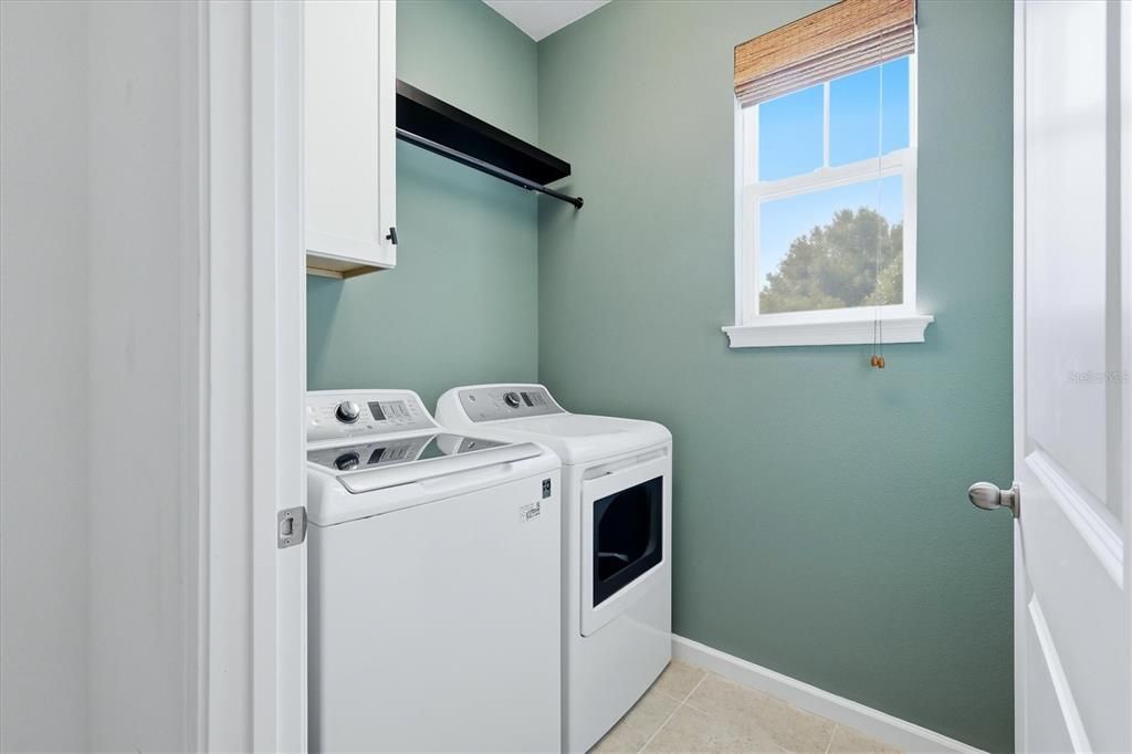 For Sale: $399,000 (3 beds, 3 baths, 1728 Square Feet)