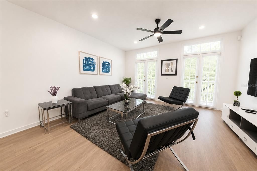 En Venta: $379,000 (2 camas, 2 baños, 1360 Pies cuadrados)