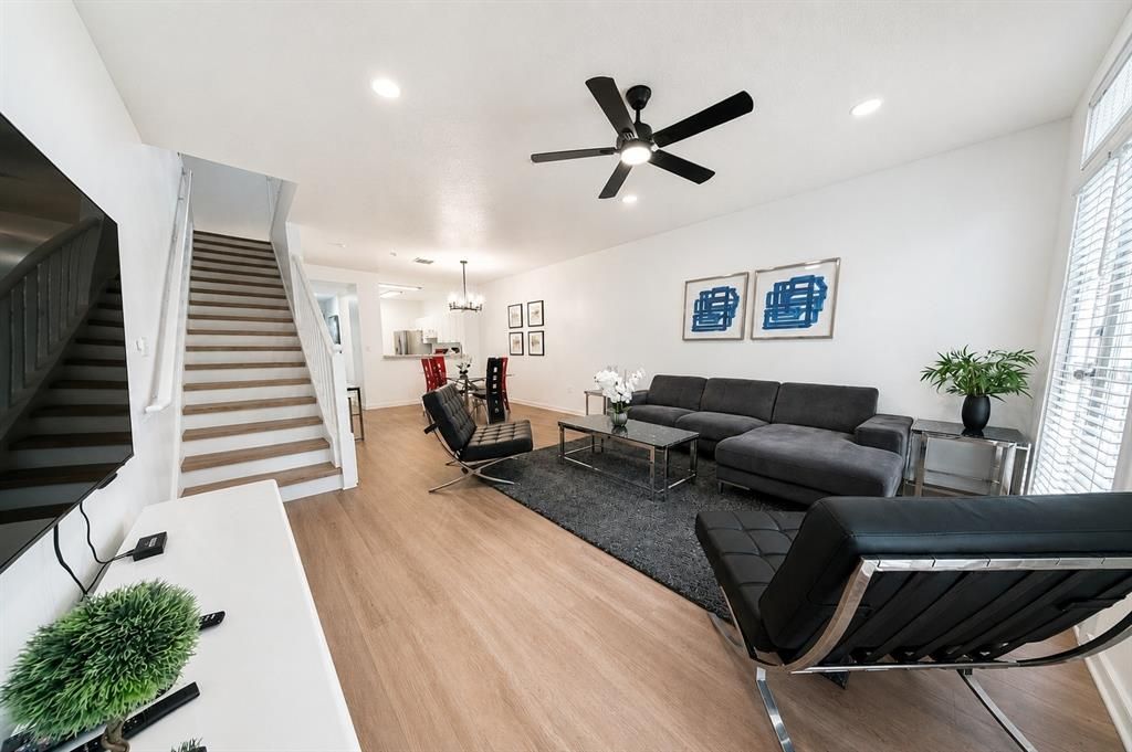 En Venta: $379,000 (2 camas, 2 baños, 1360 Pies cuadrados)