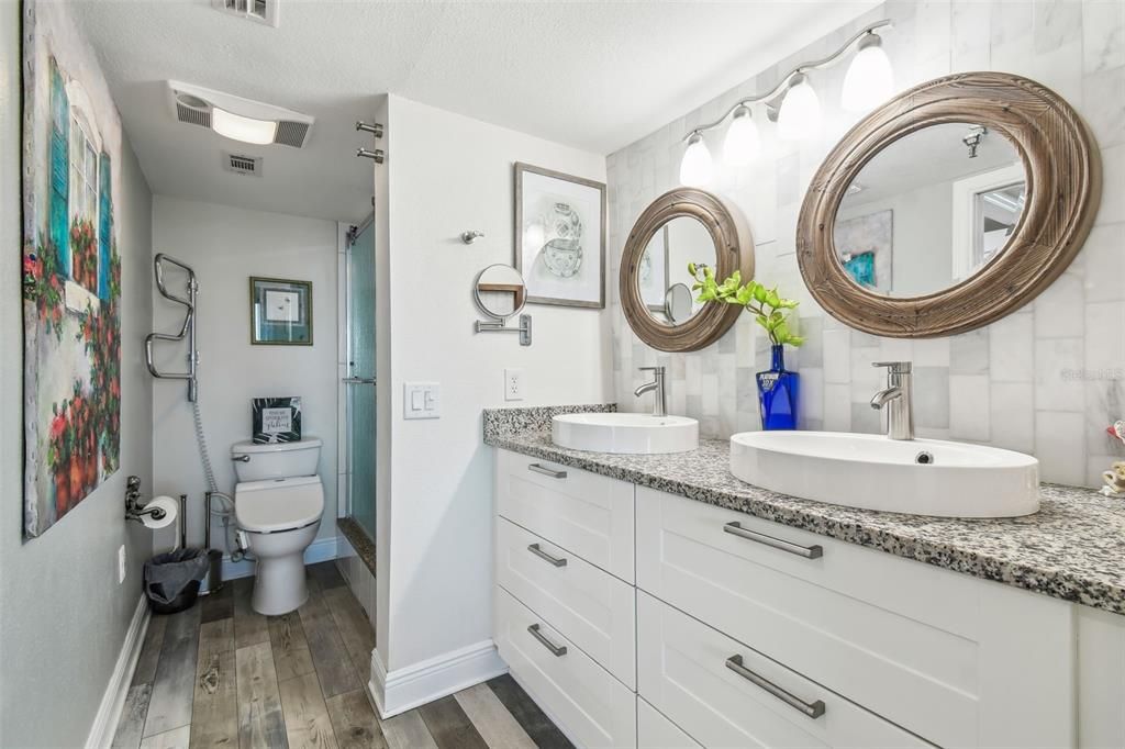 Active With Contract: $368,900 (1 beds, 1 baths, 733 Square Feet)