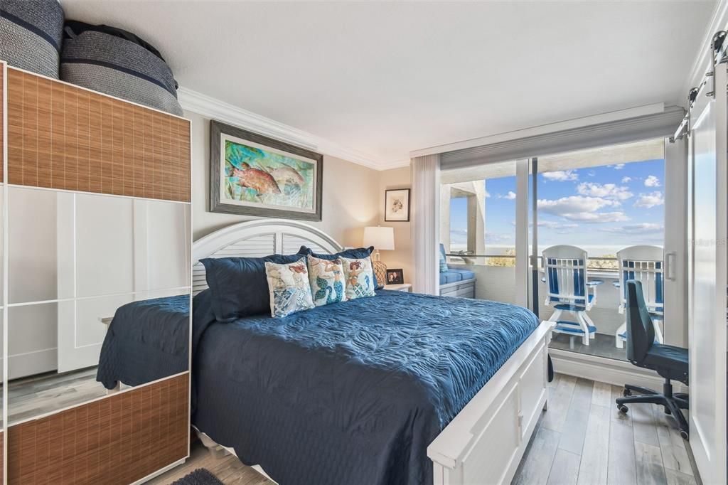 Active With Contract: $368,900 (1 beds, 1 baths, 733 Square Feet)