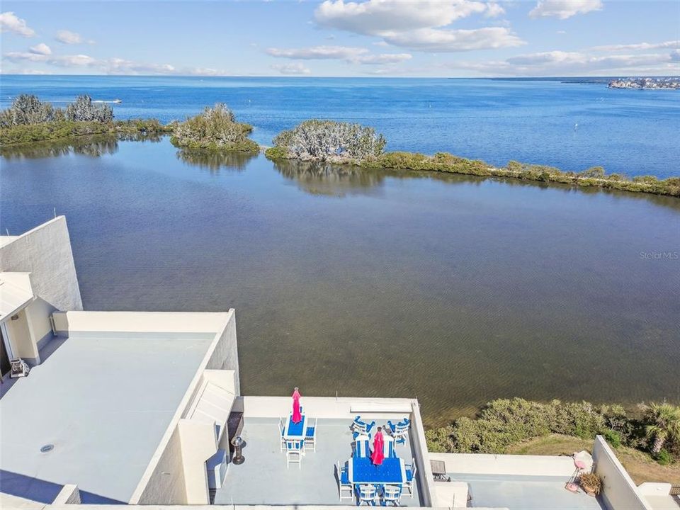 Active With Contract: $368,900 (1 beds, 1 baths, 733 Square Feet)