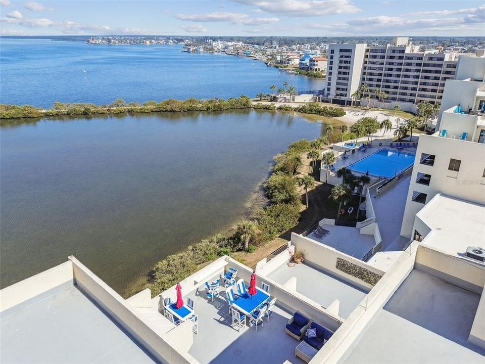 Active With Contract: $368,900 (1 beds, 1 baths, 733 Square Feet)