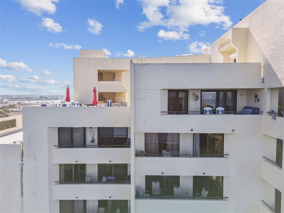 Active With Contract: $368,900 (1 beds, 1 baths, 733 Square Feet)