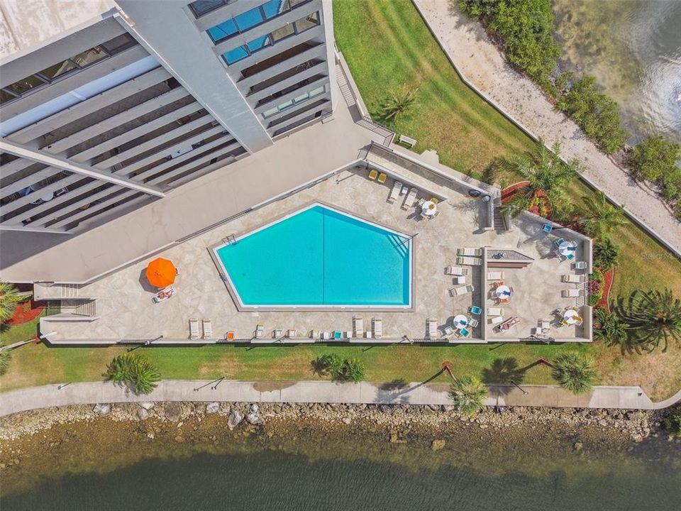 Active With Contract: $368,900 (1 beds, 1 baths, 733 Square Feet)