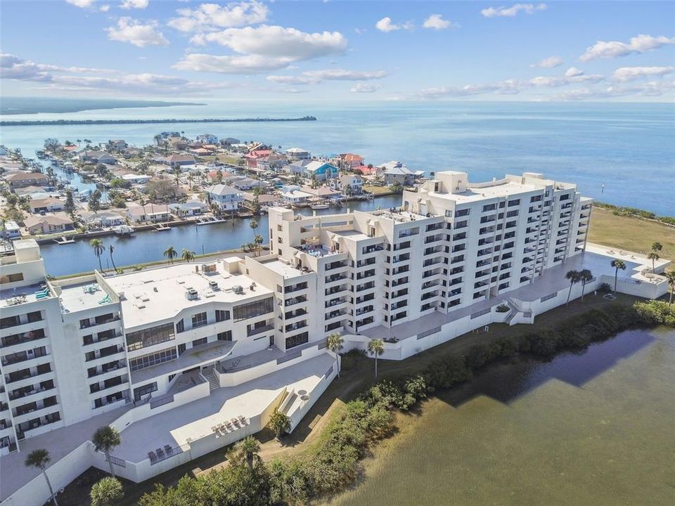 Active With Contract: $368,900 (1 beds, 1 baths, 733 Square Feet)