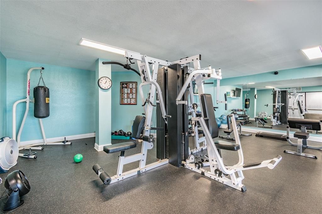 Active With Contract: $368,900 (1 beds, 1 baths, 733 Square Feet)