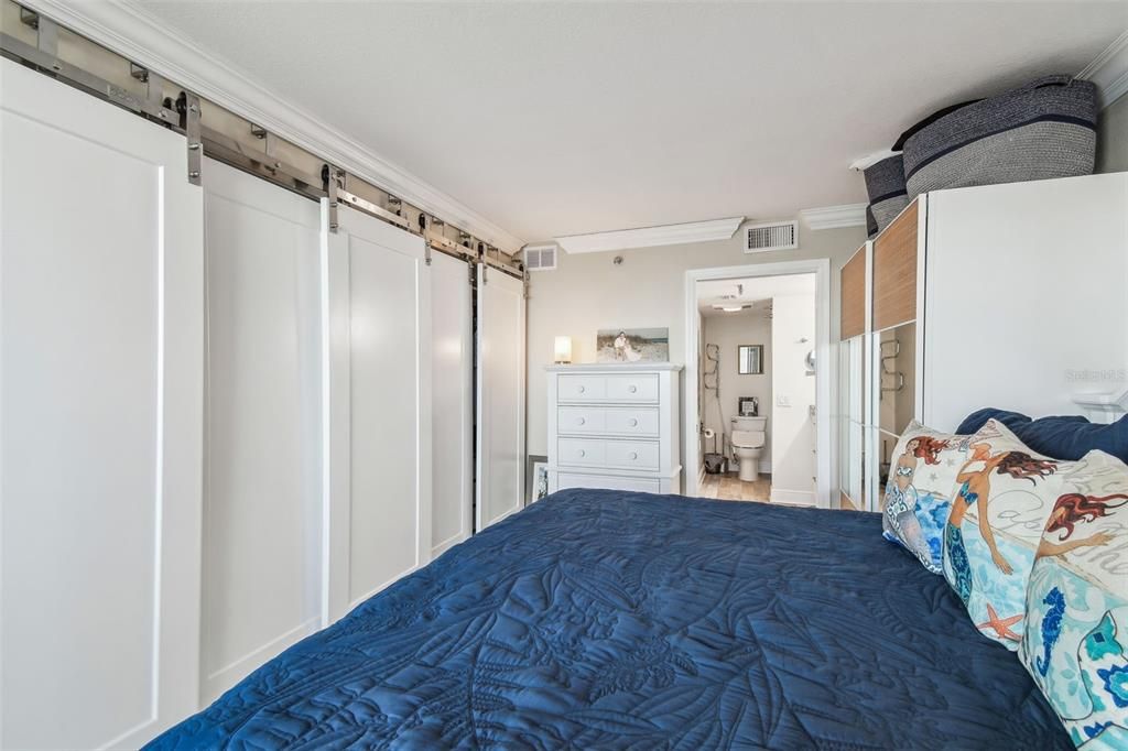 Active With Contract: $368,900 (1 beds, 1 baths, 733 Square Feet)