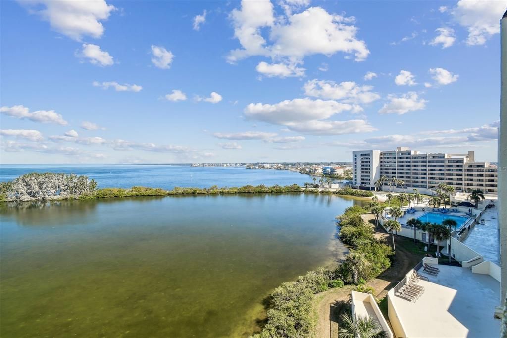 Active With Contract: $368,900 (1 beds, 1 baths, 733 Square Feet)