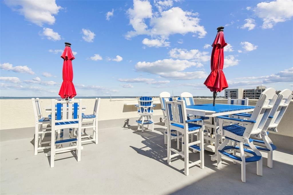 Active With Contract: $368,900 (1 beds, 1 baths, 733 Square Feet)