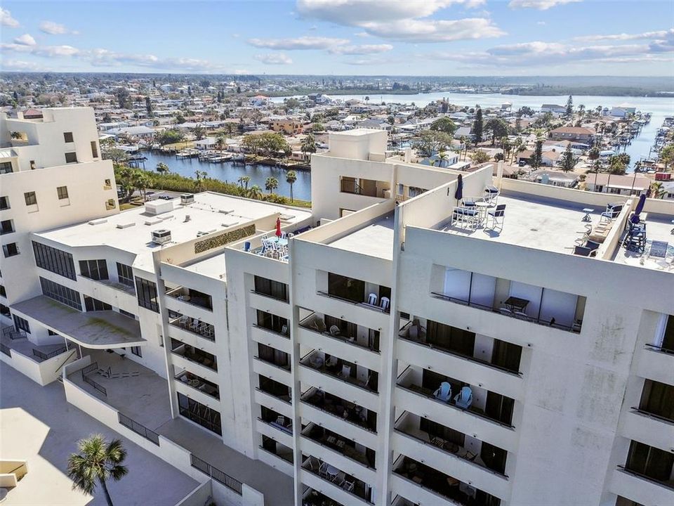 Active With Contract: $368,900 (1 beds, 1 baths, 733 Square Feet)
