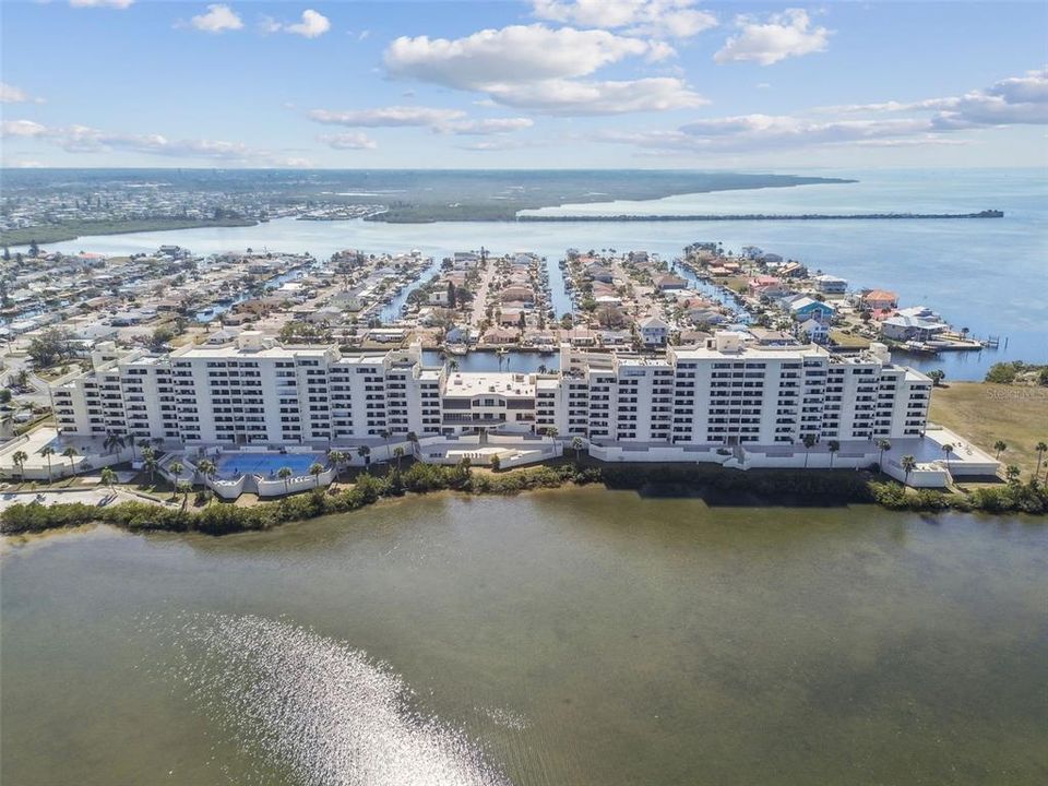 Active With Contract: $368,900 (1 beds, 1 baths, 733 Square Feet)