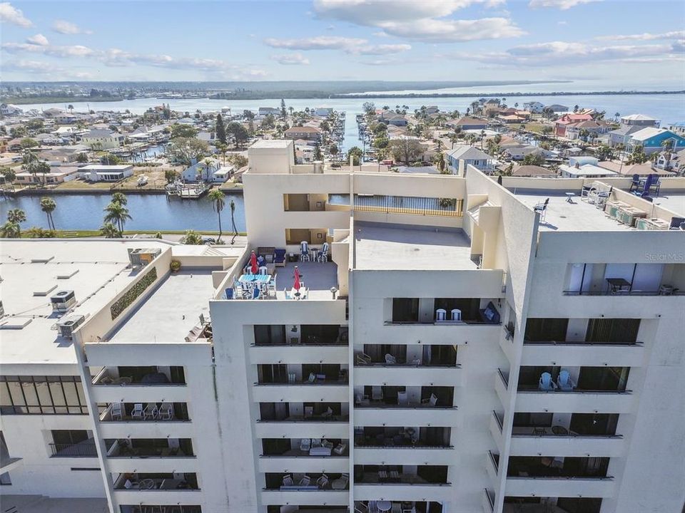 Active With Contract: $368,900 (1 beds, 1 baths, 733 Square Feet)