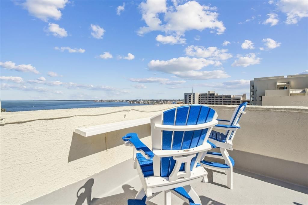 Active With Contract: $368,900 (1 beds, 1 baths, 733 Square Feet)