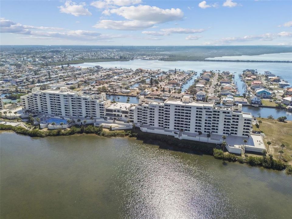 Active With Contract: $368,900 (1 beds, 1 baths, 733 Square Feet)