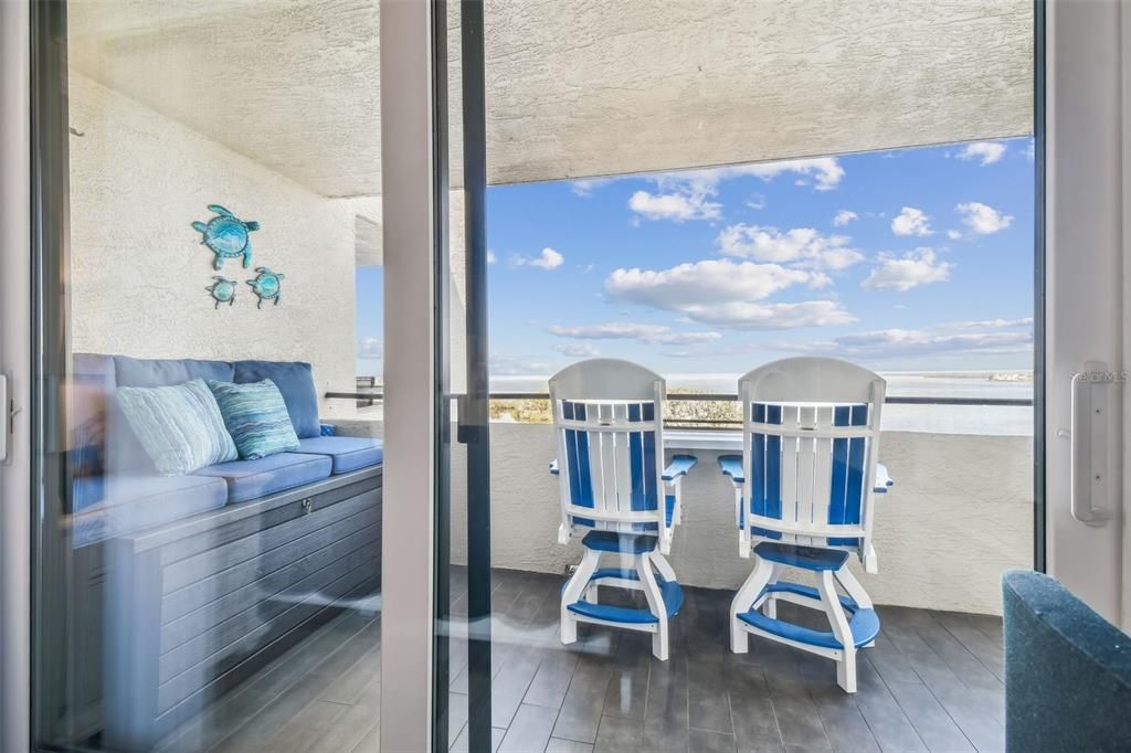 Active With Contract: $368,900 (1 beds, 1 baths, 733 Square Feet)