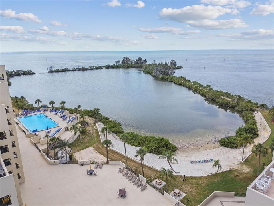 Active With Contract: $368,900 (1 beds, 1 baths, 733 Square Feet)