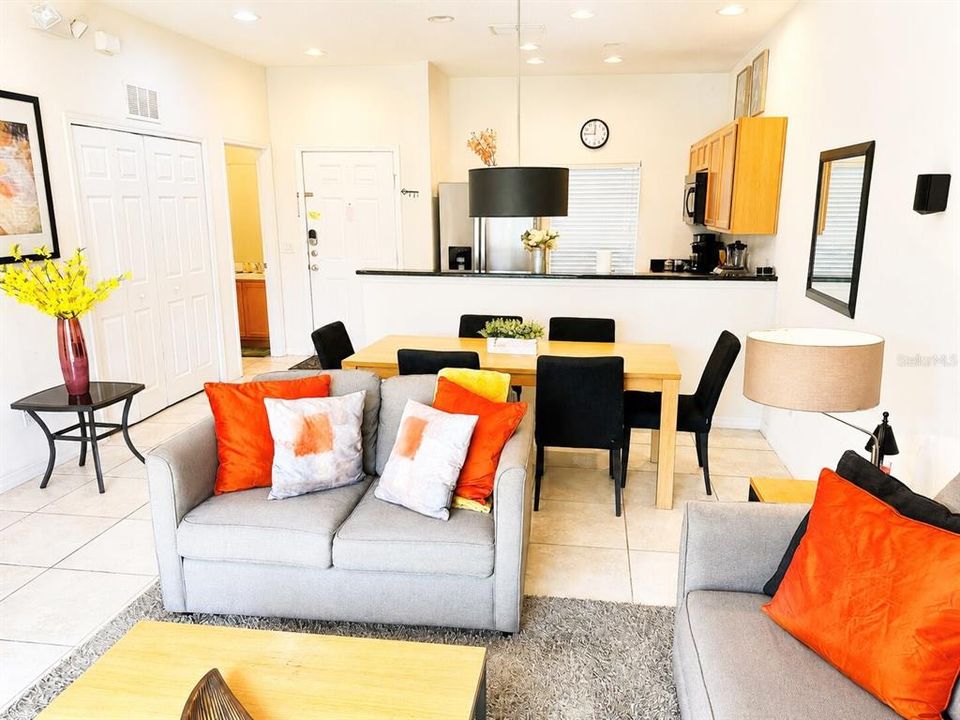 На продажу: $249,990 (2 спален, 2 ванн, 1161 Квадратных фут)