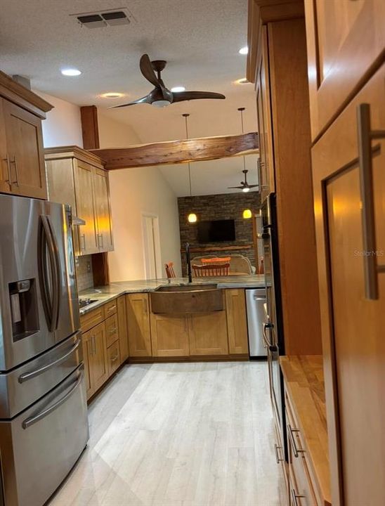 En Venta: $285,000 (3 camas, 2 baños, 1350 Pies cuadrados)