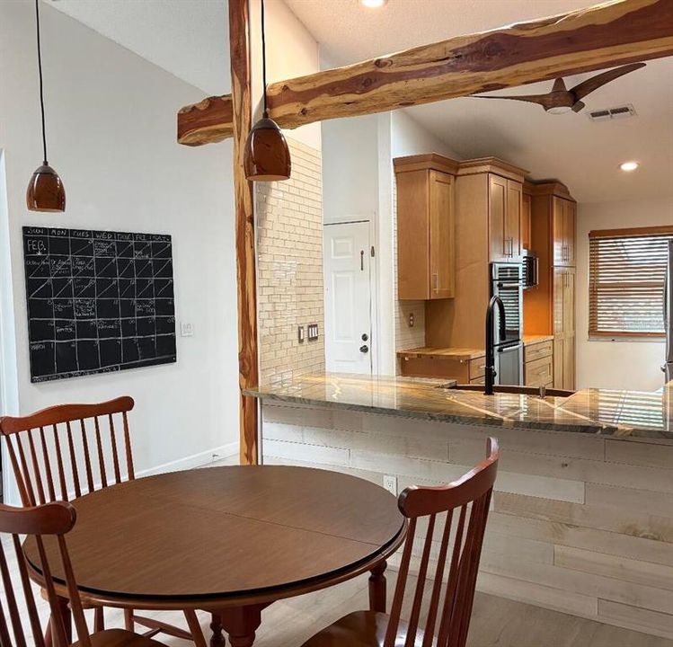 En Venta: $285,000 (3 camas, 2 baños, 1350 Pies cuadrados)