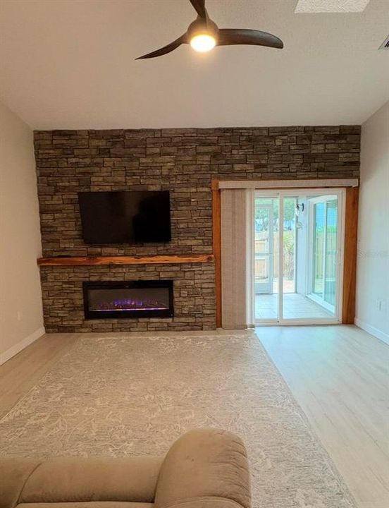 En Venta: $285,000 (3 camas, 2 baños, 1350 Pies cuadrados)