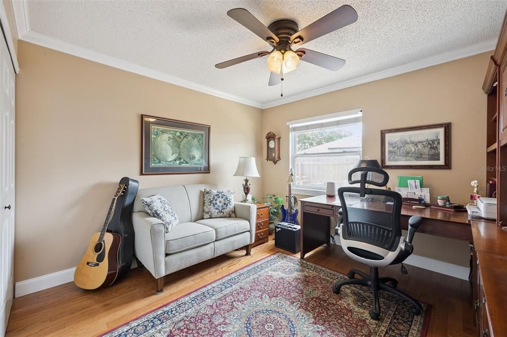 Под контрактом: $449,900 (4 спален, 2 ванн, 2042 Квадратных фут)