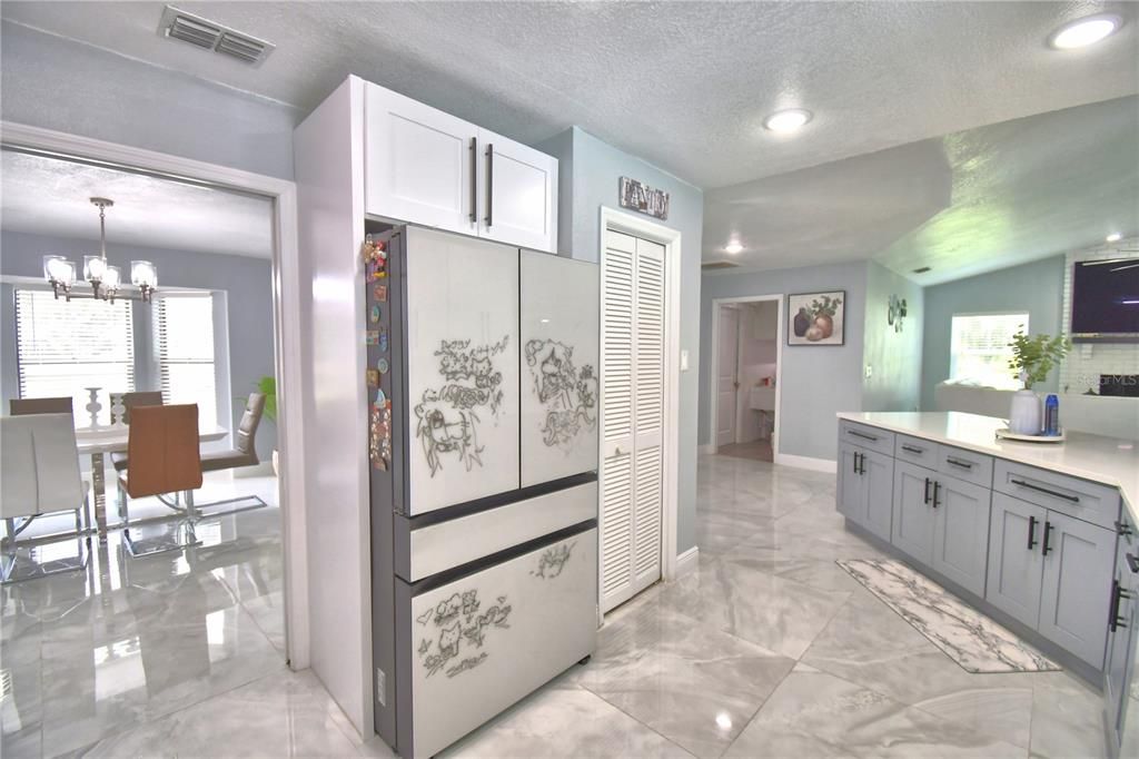 На продажу: $599,900 (4 спален, 2 ванн, 2218 Квадратных фут)