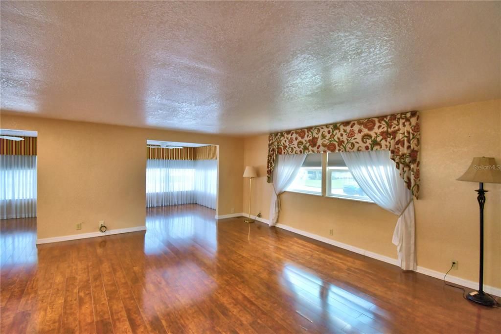 For Sale: $135,000 (2 beds, 2 baths, 1152 Square Feet)