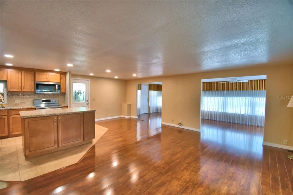 For Sale: $135,000 (2 beds, 2 baths, 1152 Square Feet)