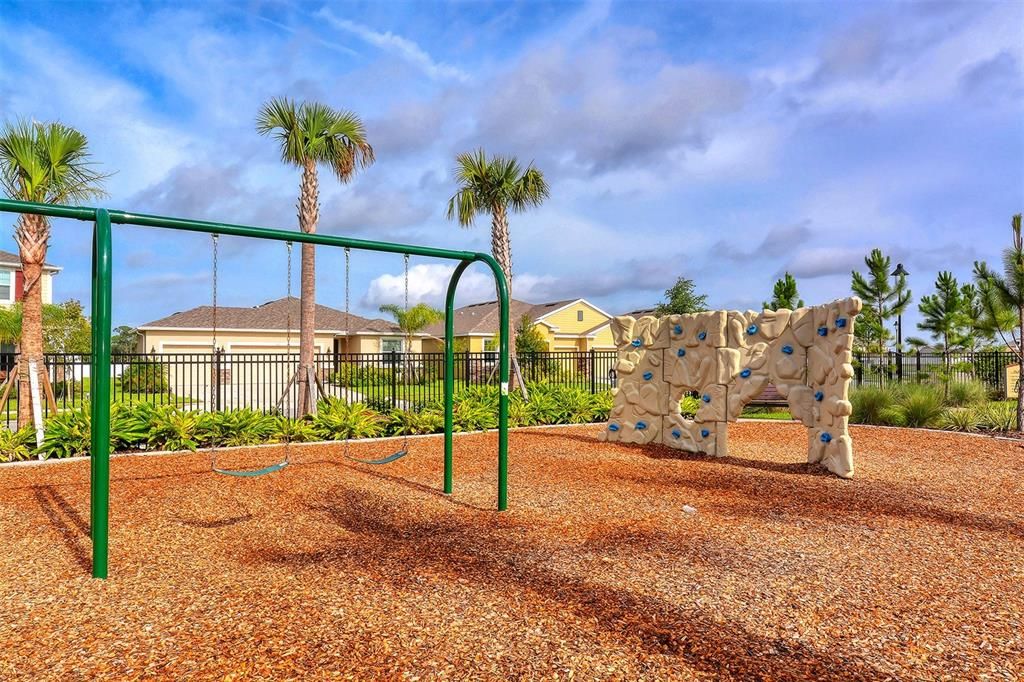 For Sale: $589,000 (4 beds, 3 baths, 2820 Square Feet)