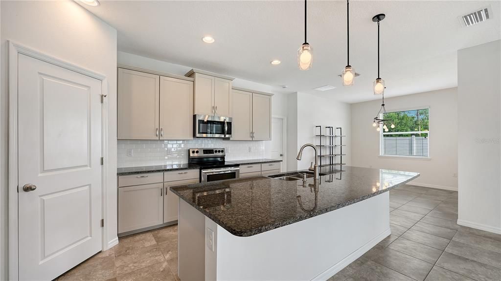 For Sale: $589,000 (4 beds, 3 baths, 2820 Square Feet)
