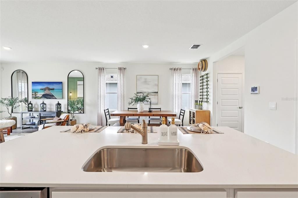 En Venta: $399,990 (5 camas, 3 baños, 2447 Pies cuadrados)