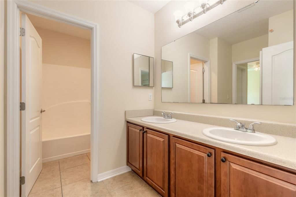 For Sale: $418,400 (5 beds, 3 baths, 3152 Square Feet)