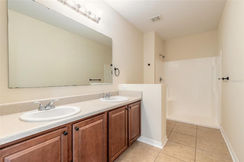 For Sale: $418,400 (5 beds, 3 baths, 3152 Square Feet)