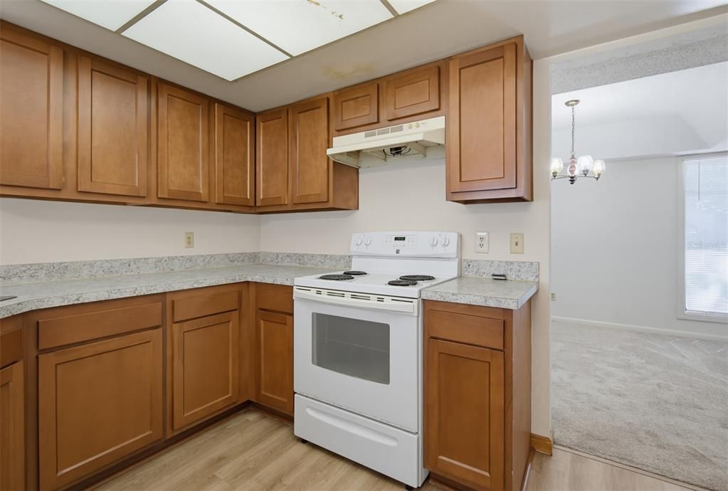 На продажу: $160,000 (2 спален, 2 ванн, 1150 Квадратных фут)