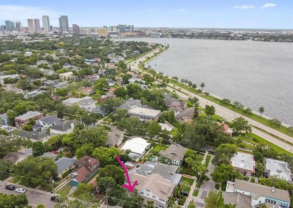 For Rent: $3,200 (1 beds, 1 baths, 1000 Square Feet)