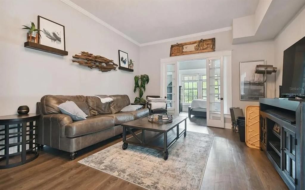 For Rent: $3,200 (1 beds, 1 baths, 1000 Square Feet)