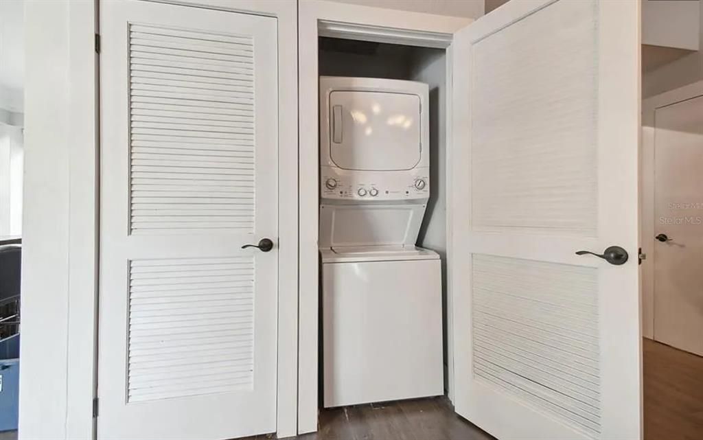 For Rent: $3,200 (1 beds, 1 baths, 1000 Square Feet)
