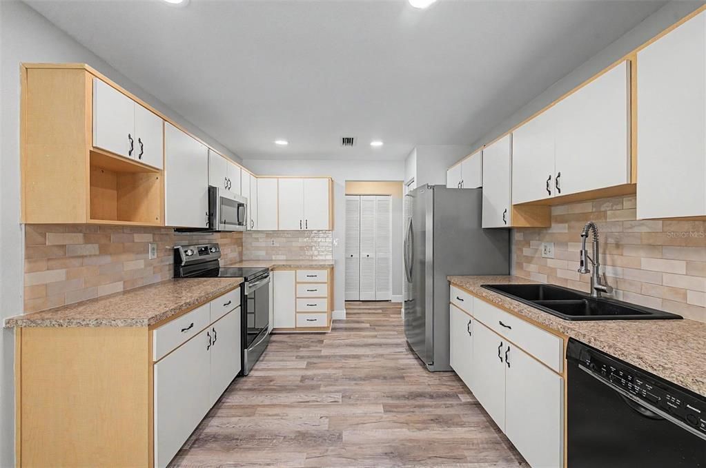 На продажу: $290,000 (3 спален, 2 ванн, 1220 Квадратных фут)