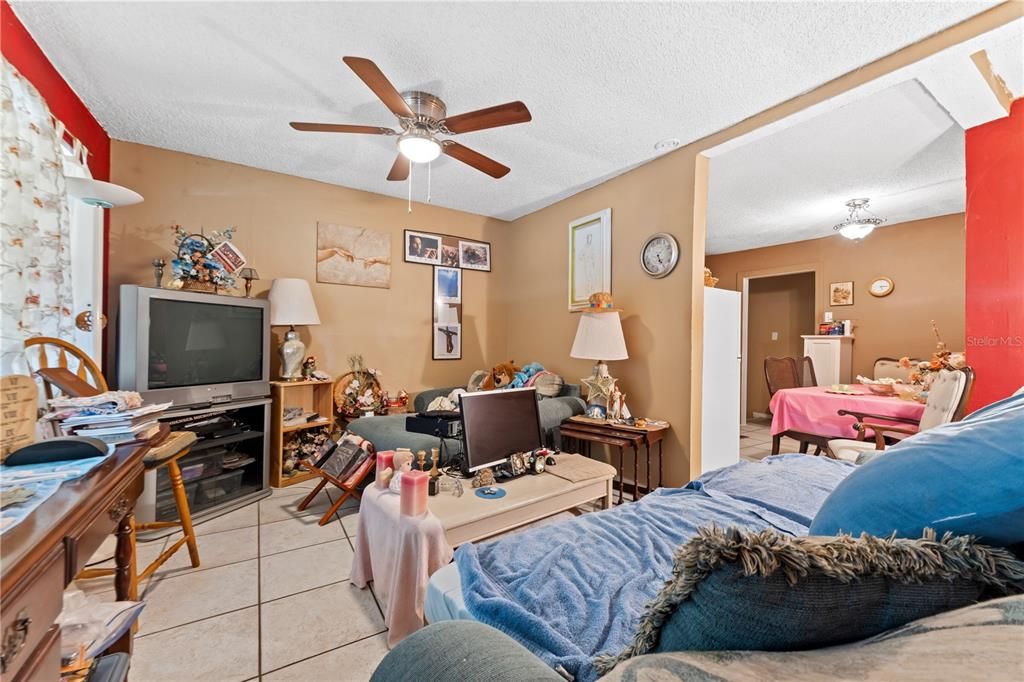 En Venta: $399,999 (3 camas, 2 baños, 1028 Pies cuadrados)