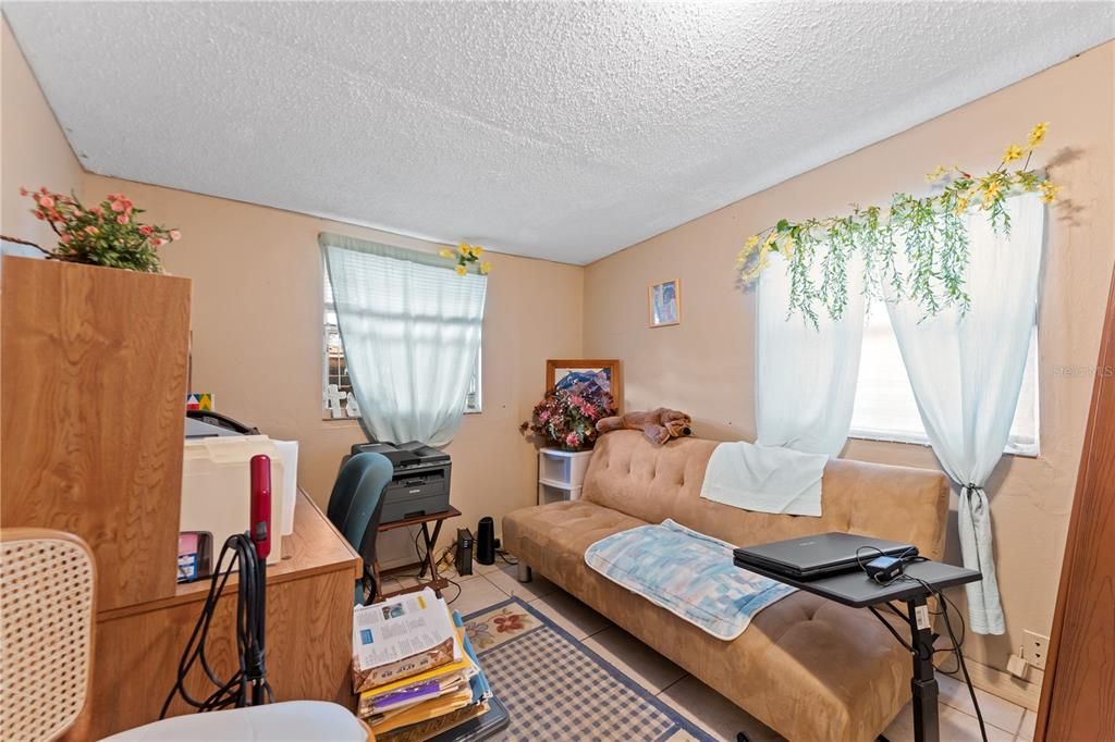En Venta: $399,999 (3 camas, 2 baños, 1028 Pies cuadrados)