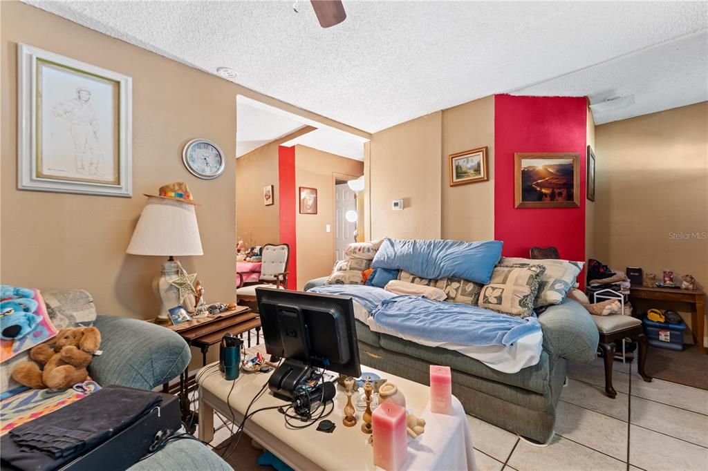 En Venta: $399,999 (3 camas, 2 baños, 1028 Pies cuadrados)