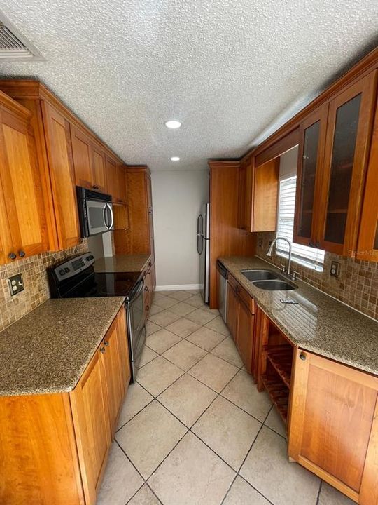 В аренду: $1,795 (3 спален, 2 ванн, 1307 Квадратных фут)